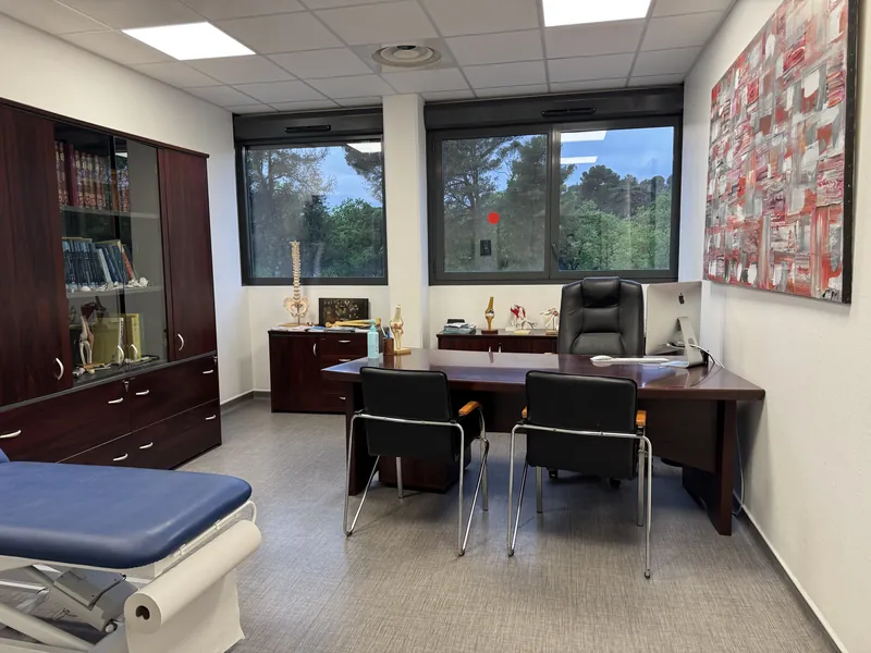 Salle de consultation du Dr Pellegrini à la Clinique du Parc